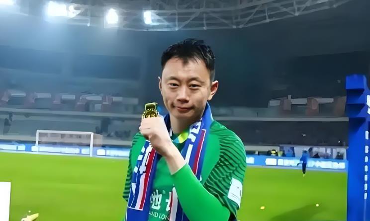 GA黄金甲登录入口-上港已在冬训前完成一笔续约！本土飞翼留队无悬念，值得期待